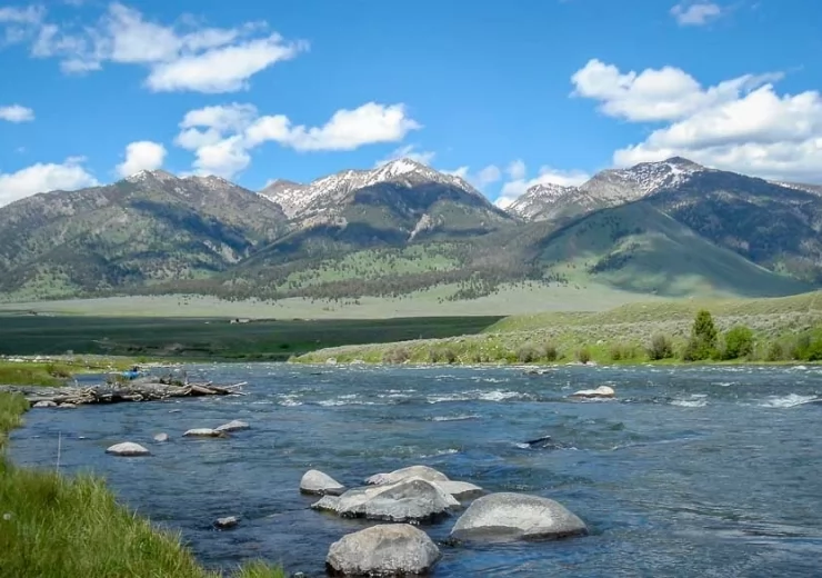 MADISON RIVER LODGE